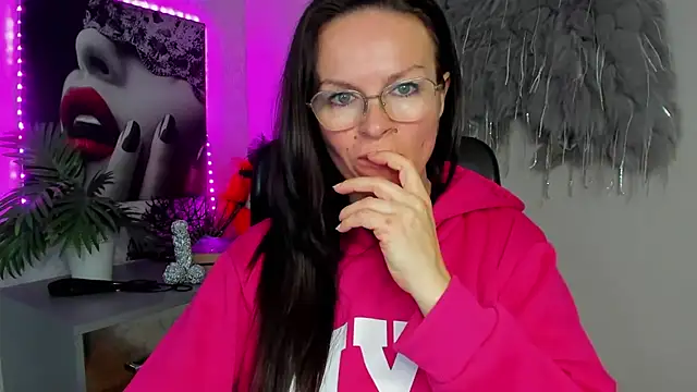 HelenLuxx online show from March 11, 4:20 pm