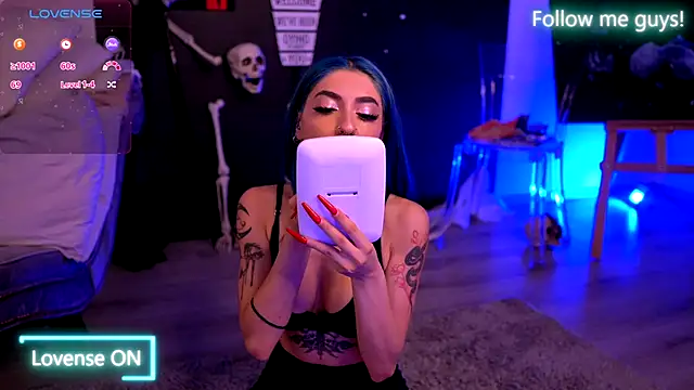 AriaVoss online show from October 13, 9:28 pm