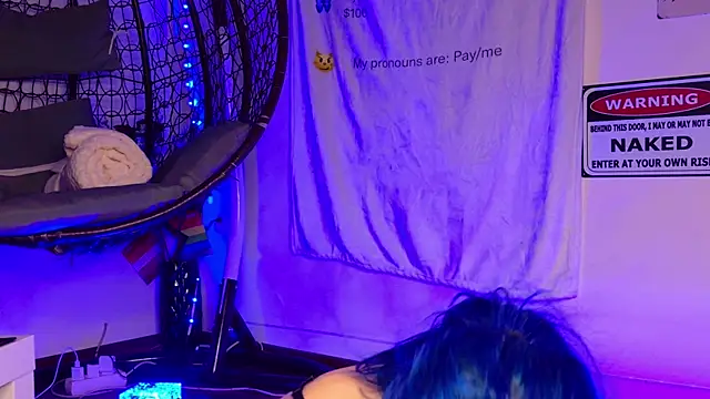 AriaVoss online show from April 10, 8:59 pm