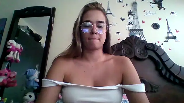 trianabell online show from October 3, 6:57 pm