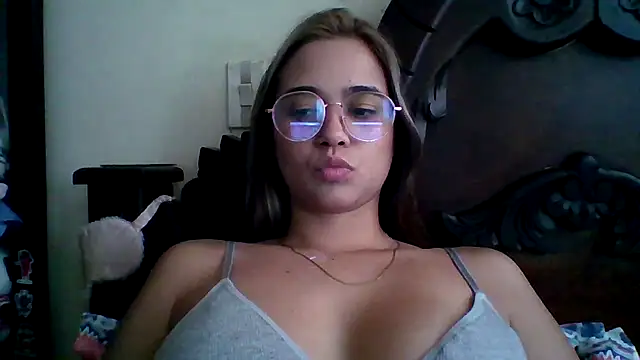 trianabell online show from October 7, 5:28 pm