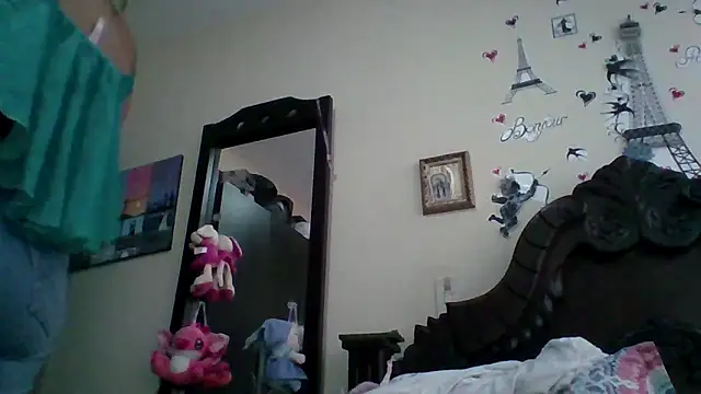 trianabell online show from October 9, 6:23 pm