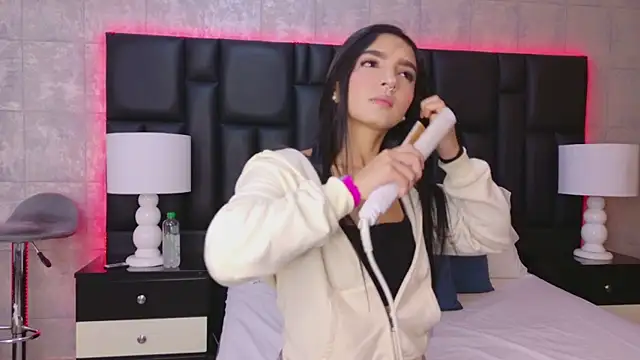 MiaSweeths online show from October 25, 11:40 am