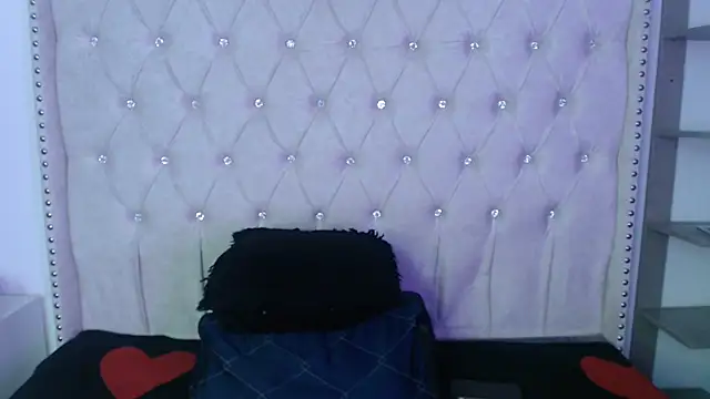 Abril Squirt online show from October 24, 10:39 pm