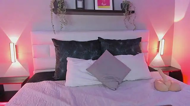 sofi bakerr online show from March 12, 7:05 pm