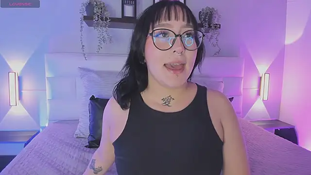 sofi bakerr online show from February 4, 11:35 am