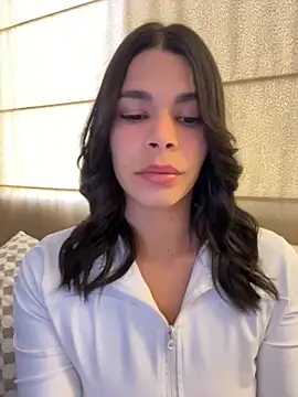 Leah Honey26 online show from November 17, 9:15 pm