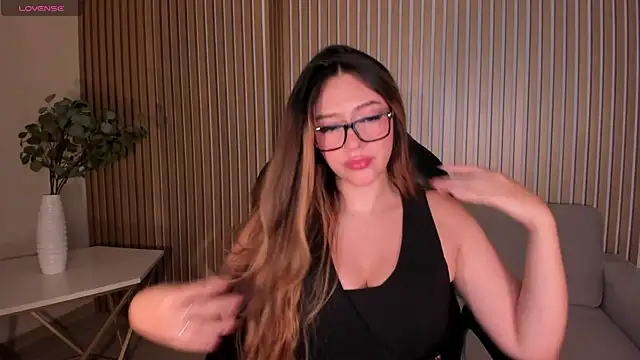 BellaRose X online show from April 11, 6:30 am