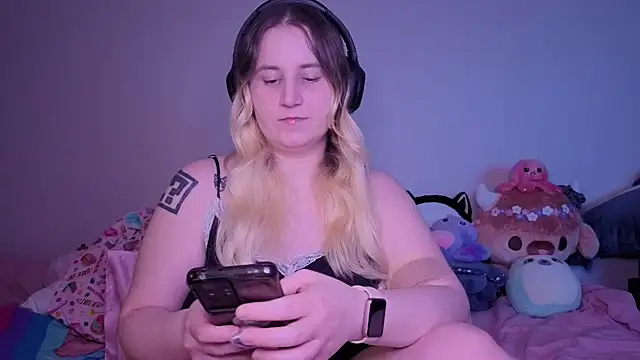 Glitch Witch online show from March 19, 3:00 am