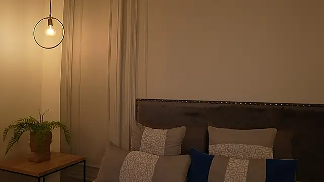 IrisBaker online show from February 2, 10:20 pm