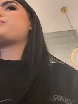 IrisBaker online show from October 28, 9:19 pm