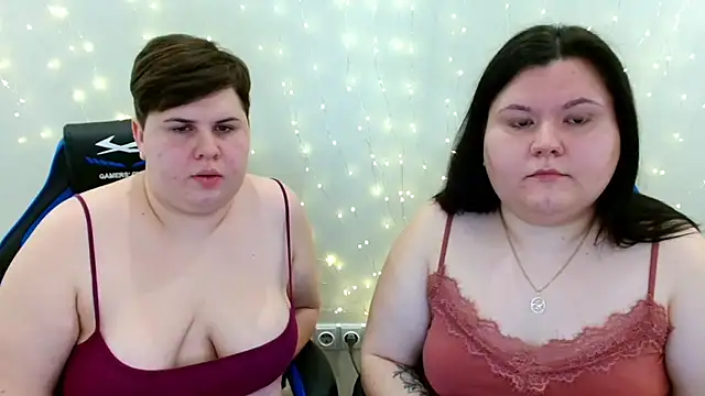 BeckyAndHellen online show from February 20, 11:23 am