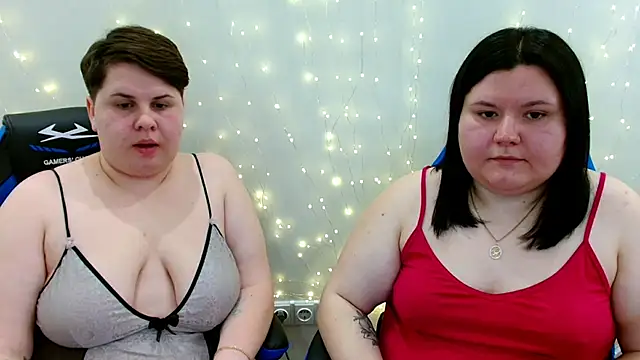 BeckyAndHellen online show from April 10, 7:42 pm