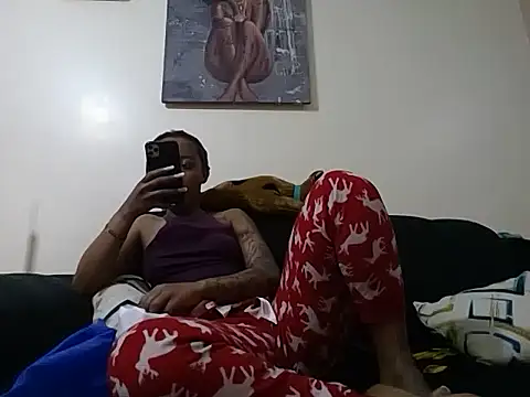 hoely grail01 online show from December 3, 5:15 pm