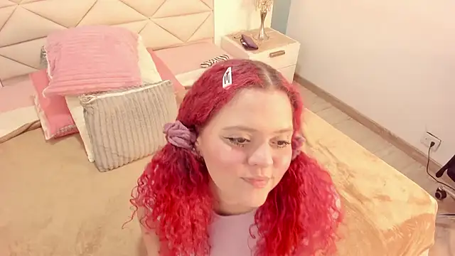 Twwiiggy online show from September 27, 9:22 pm