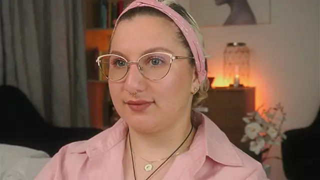 Ximenna Cruz online show from February 18, 11:31 am