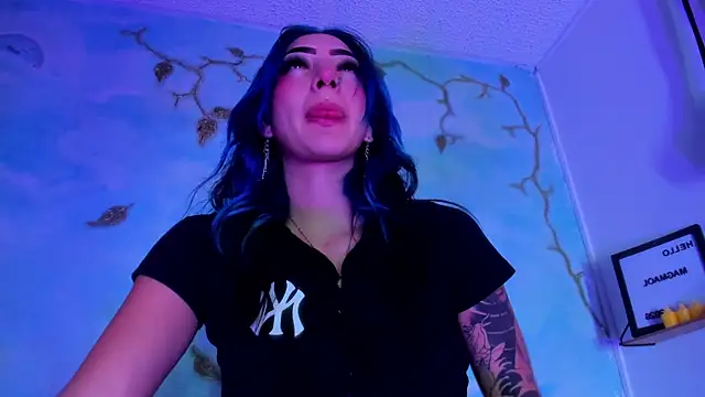 SaturnooStonee online show from April 2, 2:31 am