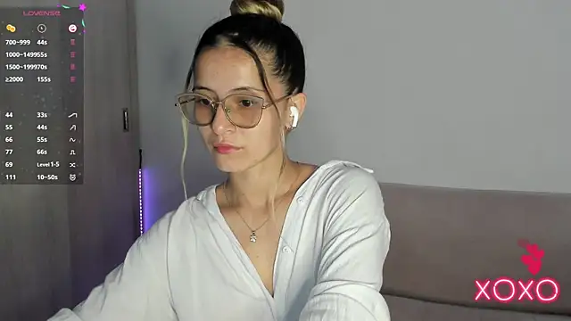 Lilacutte  online show from September 21, 7:40 am