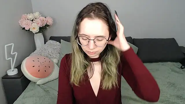 Mini Diva online show from September 19, 8:02 am