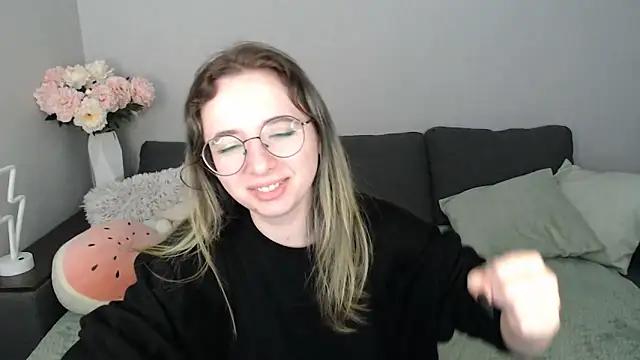 Mini Diva online show from October 10, 8:08 am