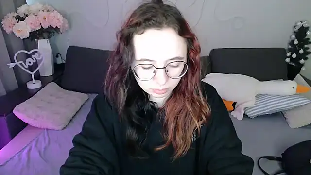 Mini Diva online show from April 4, 8:57 am