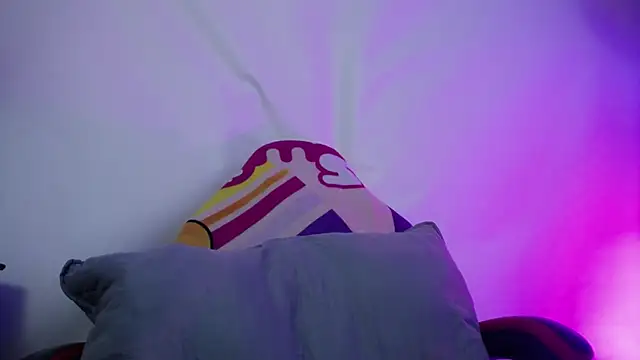 luly pink online show from February 19, 2:33 am