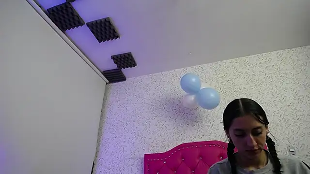 luly pink online show from October 11, 4:06 am