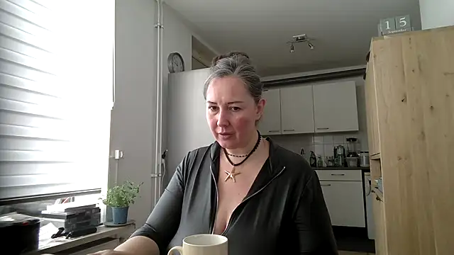 MilfGina online show from September 15, 8:00 am