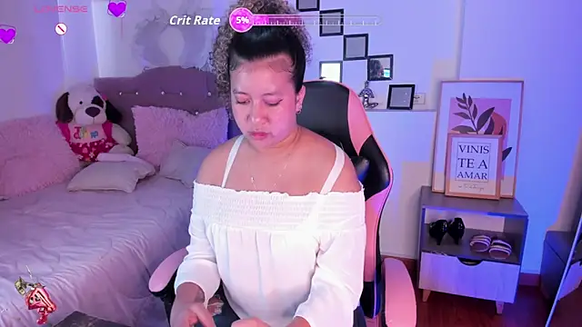 Kenia tompson01 online show from September 30, 6:13 pm