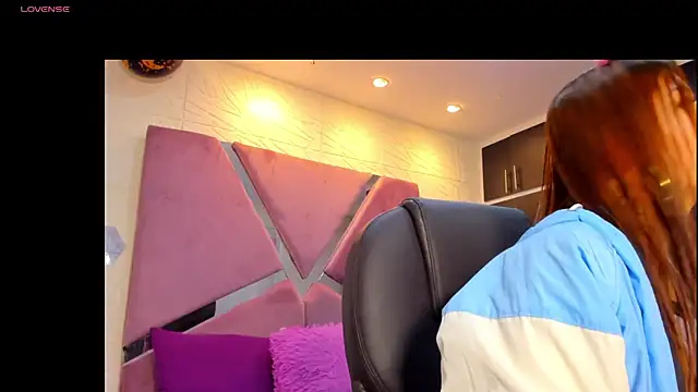 Charlotte Ice1 online show from October 28, 2:23 pm