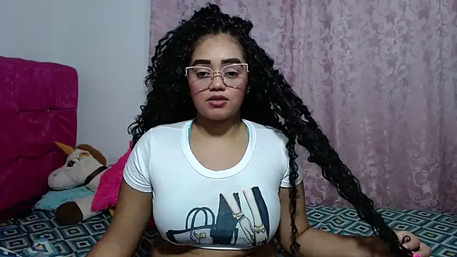 kiara milf  online show from November 11, 12:39 am