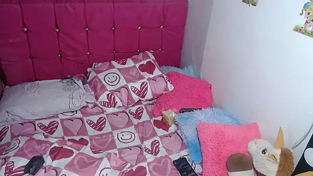 kiara milf  online show from July 9, 9:50 pm