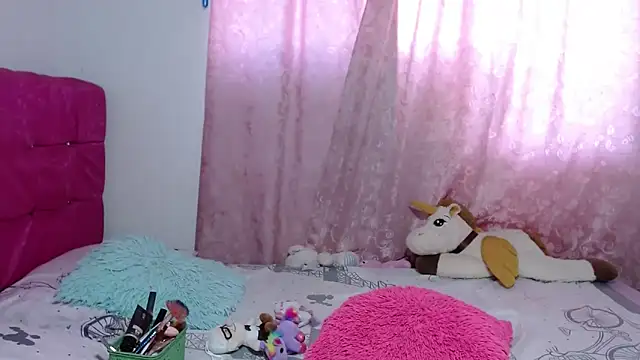 kiara milf  online show from September 25, 7:45 pm