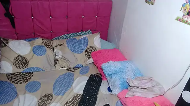 kiara milf  online show from July 29, 10:43 pm