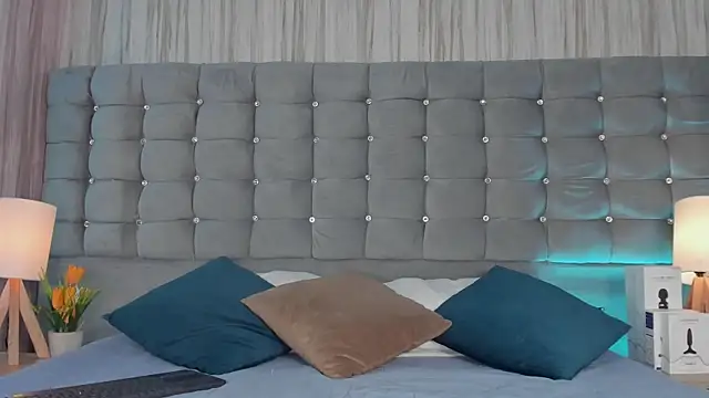 Poacahontasfg online show from October 11, 4:06 am