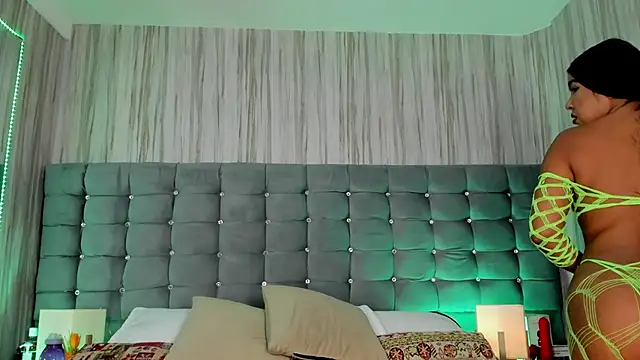 Poacahontasfg online show from March 29, 4:00 am