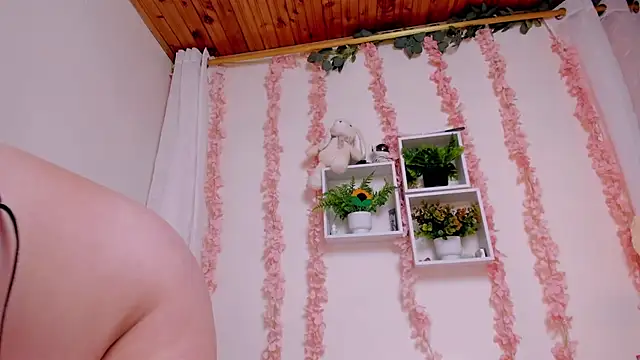 Idara and Edahi01 online show from October 24, 5:14 am