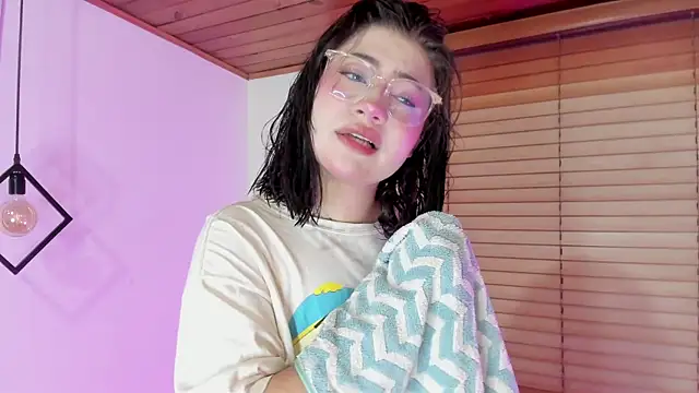 GENNESIS LOVE online show from December 23, 4:05 am