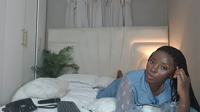 naughtyblackdolie online show from October 24, 10:17 pm