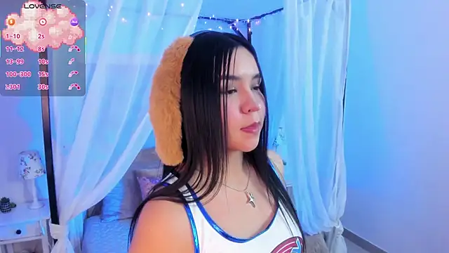 Hanna  Becker  online show from December 15, 4:18 am