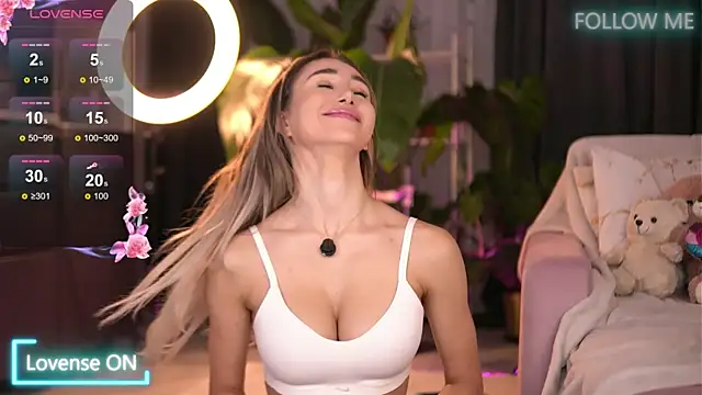 EmilyRaymont online show from October 8, 4:28 am