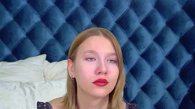 LiliLinn online show from November 29, 5:00 am