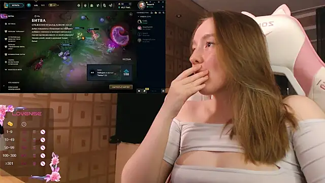 MoonlishSiren online show from October 3, 6:24 pm