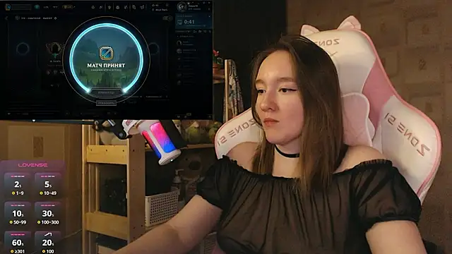 MoonlishSiren online show from March 3, 9:21 pm