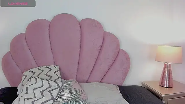 Nicole Paradise online show from October 2, 12:54 pm