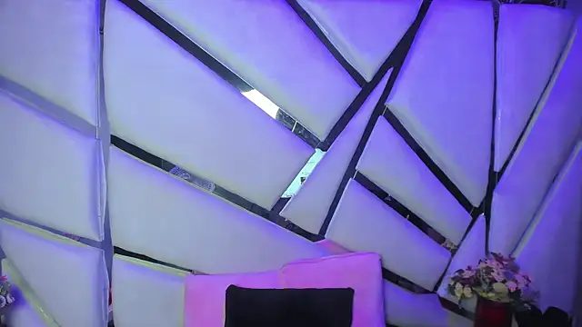 Aurora 18 online show from October 1, 2:11 pm