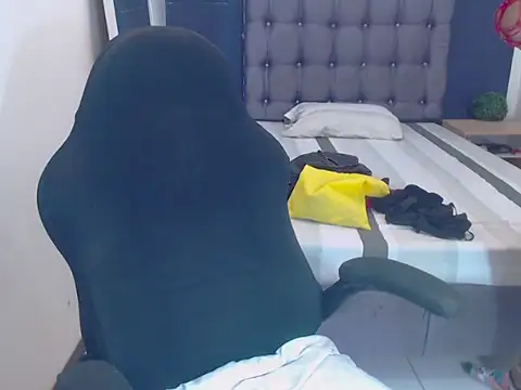 Louise X X online show from November 26, 10:44 pm