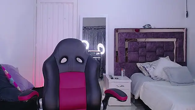 alejandrafitt online show from October 1, 12:15 am