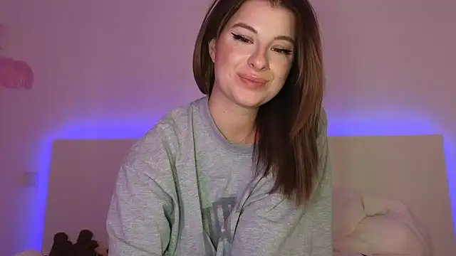 Mia-Minou online show from September 22, 9:35 pm