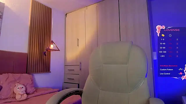 mia nevaeh online show from April 11, 8:12 pm